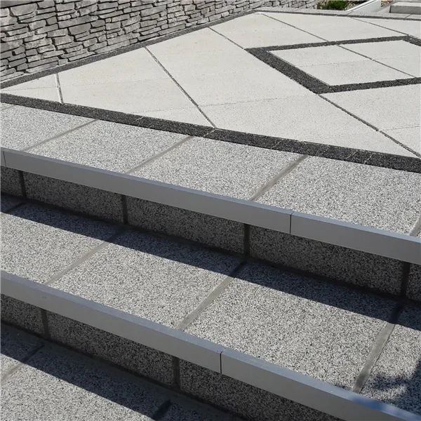 SEMMELROCK SCHODOVÁ KRYCÍ LIŠTA 120x2,6x5,6 cm - stříbrná