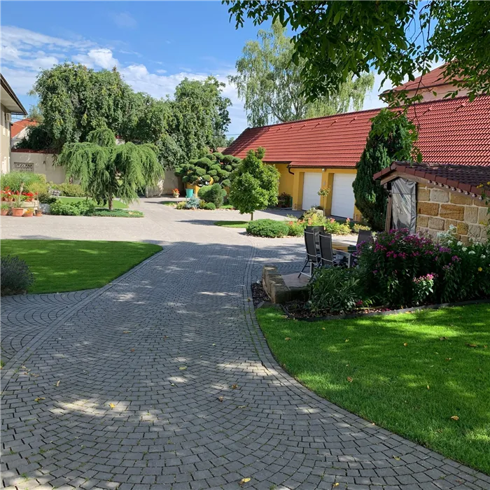 SEMMELROCK ARTE Pražská kostka / klínový prvek - šedočerná stínovaná