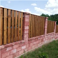 SEMMELROCK CASTELLO / plotový systém - základní kámen 40x20x14 cm, otloukaný povrch, rustikální vzhled, nepravidelné hrany - červená