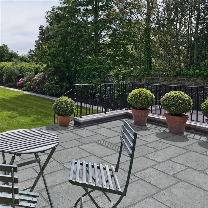 SEMMELROCK BRADSTONE LIAS / mix velkoplošných dlaždic, výška 3,5 cm, strukturovaný povrch - světle šedá